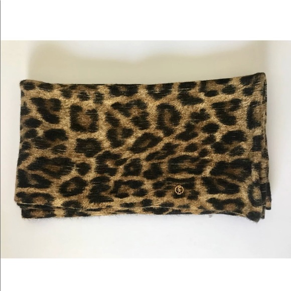 ❗️SOLD❗️Michael Kors Leopard Print Infinity Scarf - Picture 6 of 6